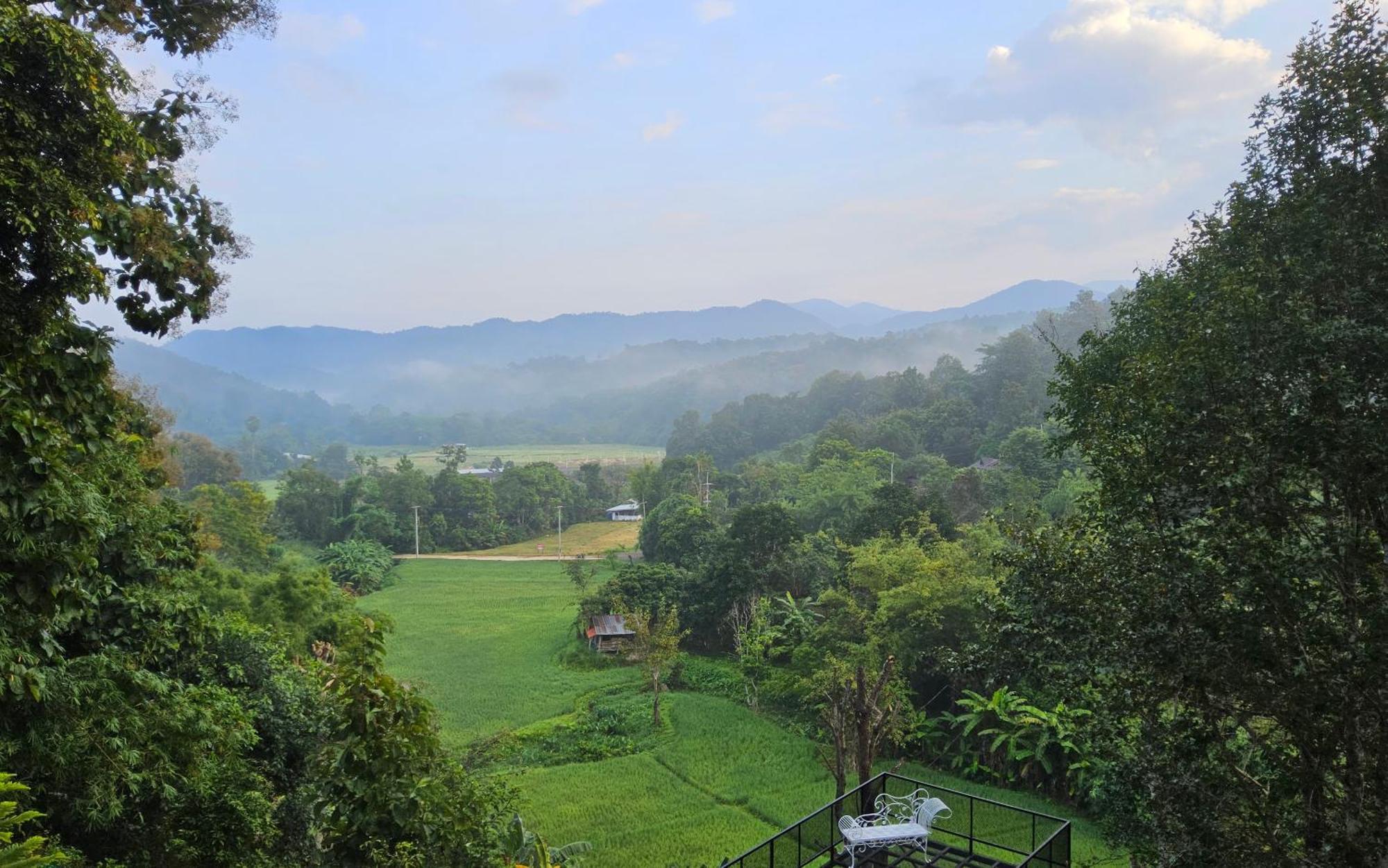 Balmy Hideout Cafe & Homestay Ban Huai Kaeo Bagian luar foto