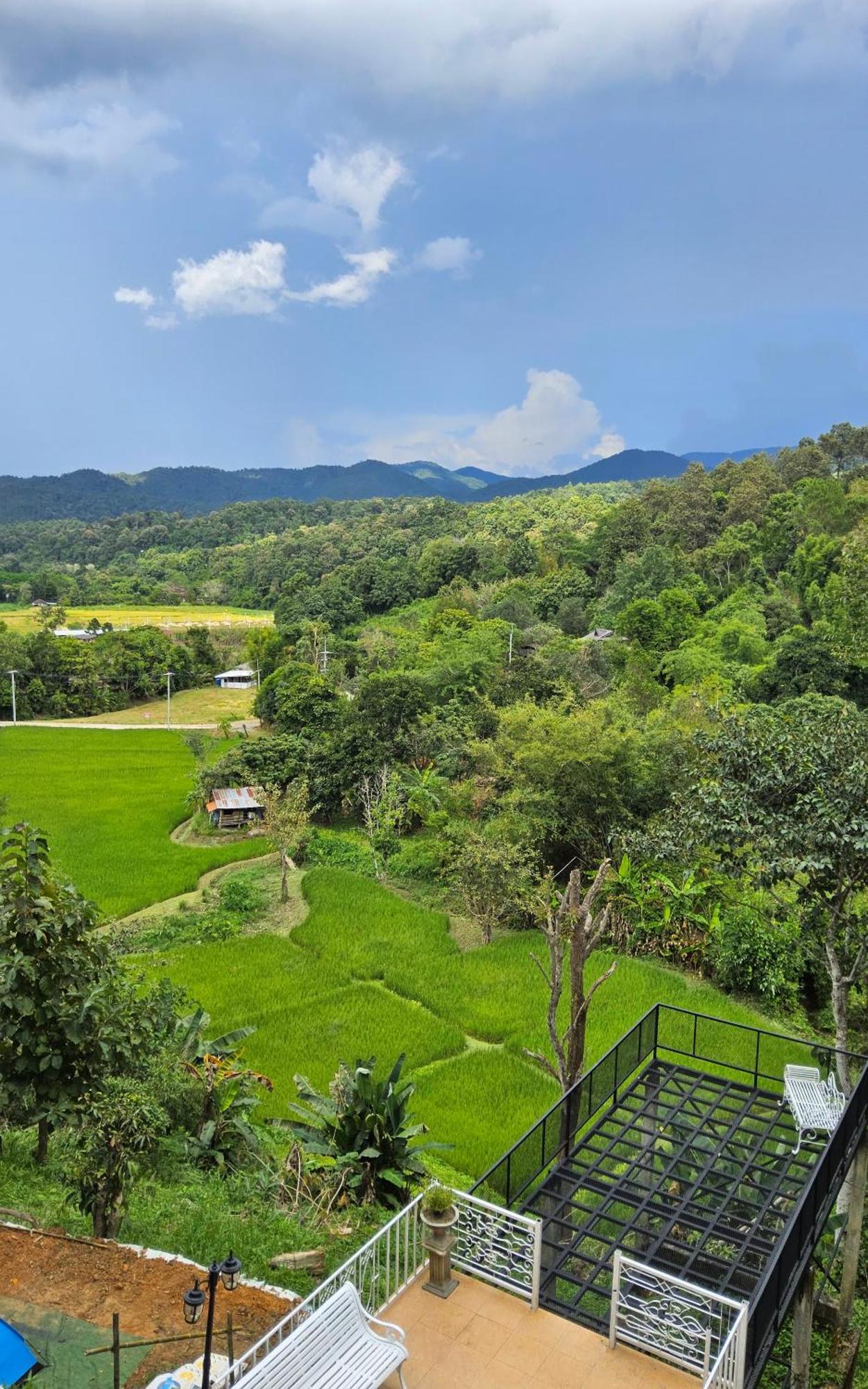 Balmy Hideout Cafe & Homestay Ban Huai Kaeo Bagian luar foto
